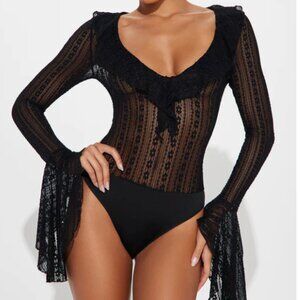 NWT Lace Ruffle bell Sleeve bodysuit Sexy stunning M v neck